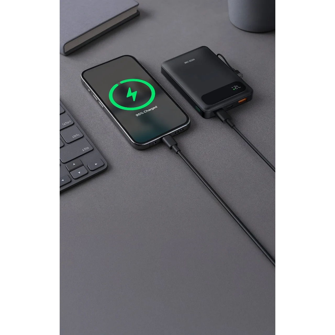 پاوربانک فست شارژ گرین لاین مدل Toledo GNTOPB10KBK با ظرفیت 10000mAh و توان 20W مشکی
