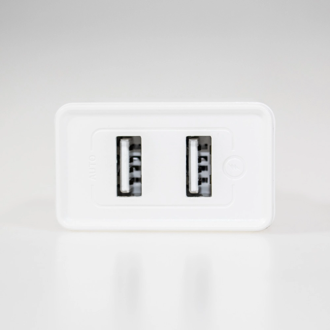 شارژر دیواری فست Mcdodo مدل CH-3972 12 وات دو پورت USB همراه کابل Type-C سفید